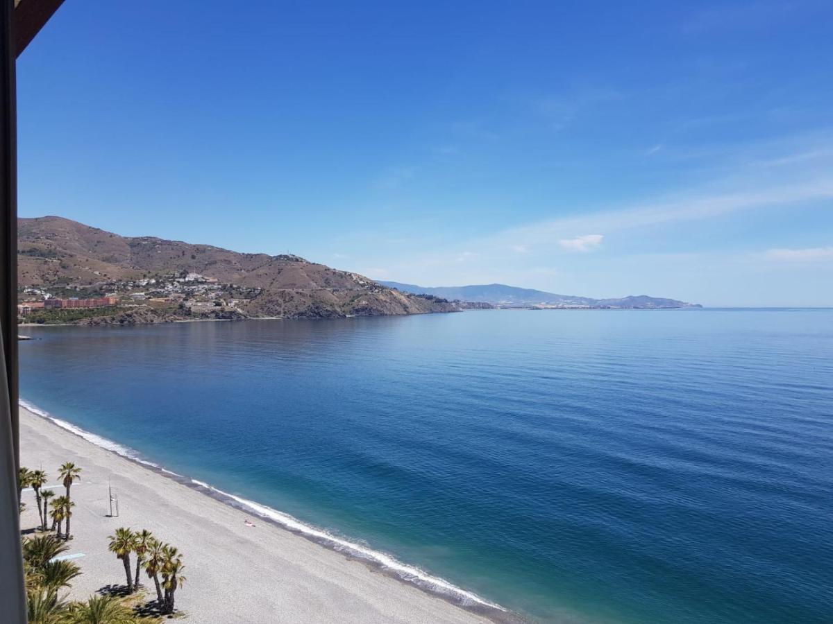 Atico En Almunecar. Primera Linea De Playa Con Vistas Espectaculares